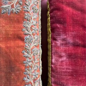 Coppia di Cuscini Cerimoniali in Velluto Rosso ed Oro